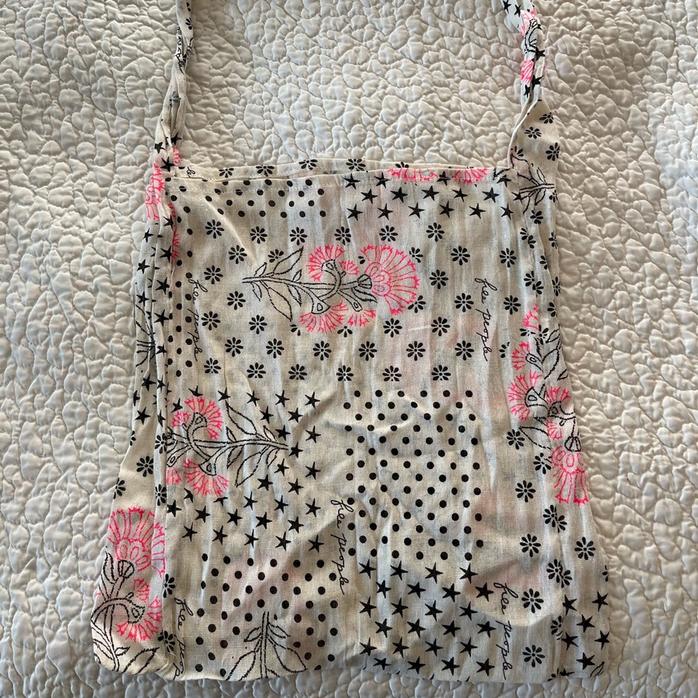 Floral mesh tote bag